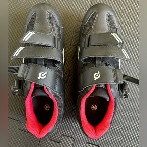 Peloton cycling shoes. Mens 7/Womens 9 (size 40). Never worn!!